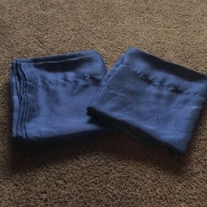 2 curtain panels 💟